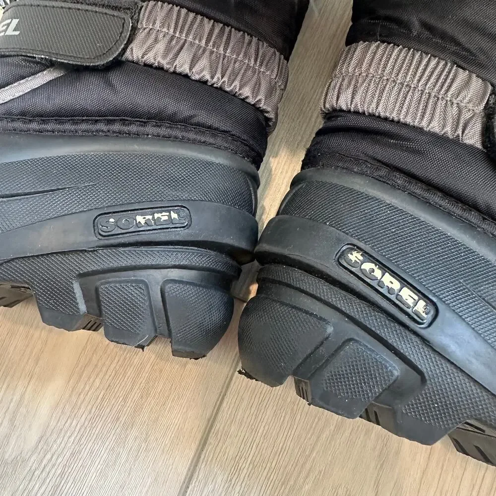 NWT Sorel Kids' Flurry water resistant black snow boots US 8